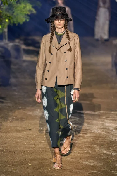 Look 38
